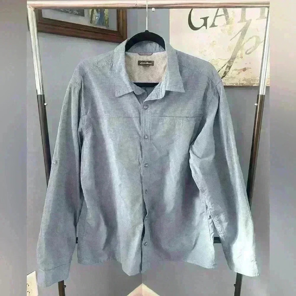 Eddie Bauer Mens blue button down shirt size L, adjustable sleeves, casual - Picture 1 of 8
